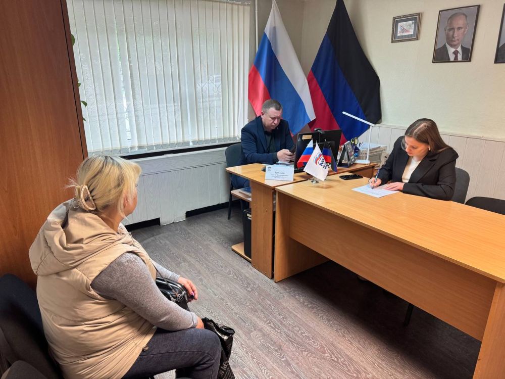 Приём граждан в Общественной приёмной партии "Единая Россия" города Снежное Приём граждан в Общественной приёмной партии "Единая Россия" города Снежное