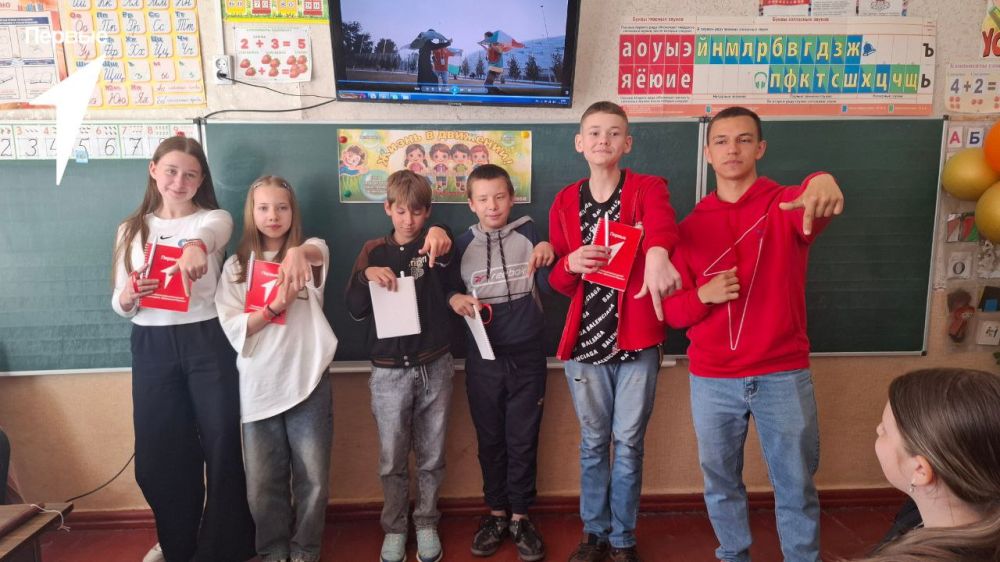 Снова спешим агитировать юное поколение Снова спешим агитировать юное поколение