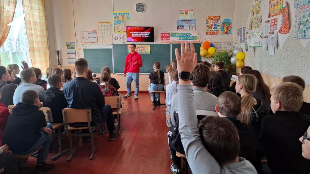 Снова спешим агитировать юное поколение Снова спешим агитировать юное поколение