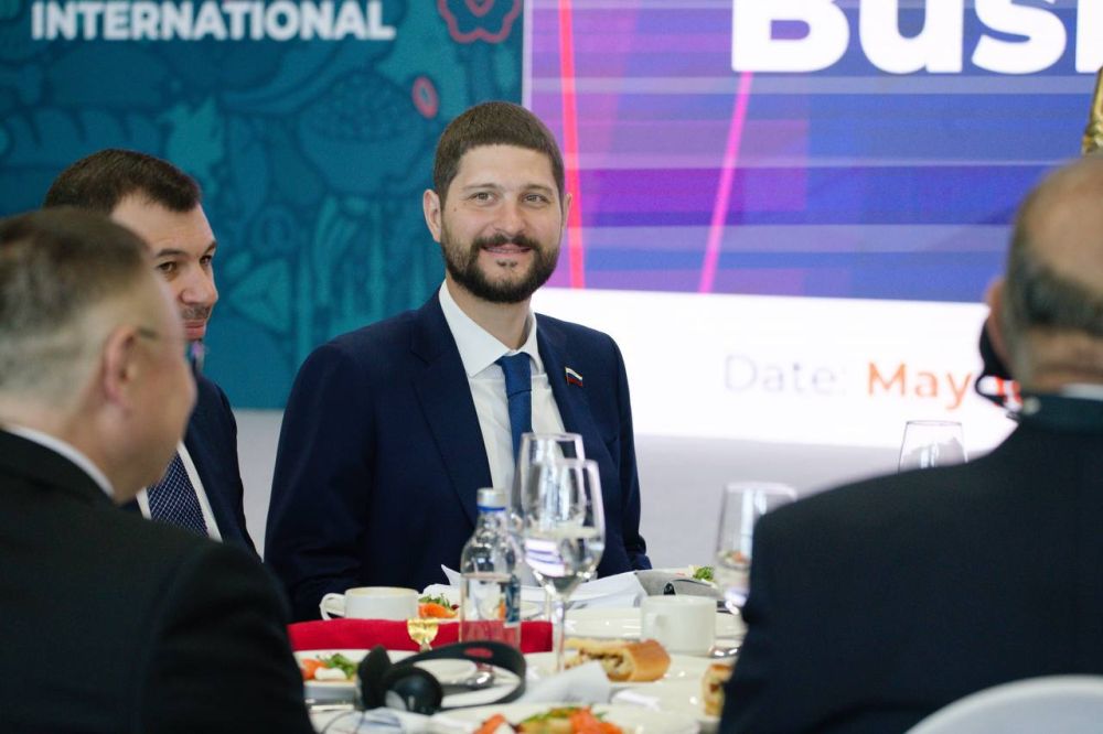 На форуме «Kazan forum: Россия-Исламский мир» состоялся деловой завтрак с Главой Минстроя России Иреком Файзуллиным На форуме «Kazan forum: Россия-Исламский мир» состоялся деловой завтрак с Главой Минстроя России Иреком Файзуллиным