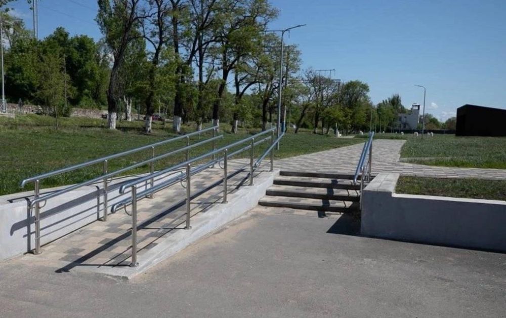 В Мариуполе завершают обустройство пляжа для людей с ограниченными возможностями В Мариуполе завершают обустройство пляжа для людей с ограниченными возможностями