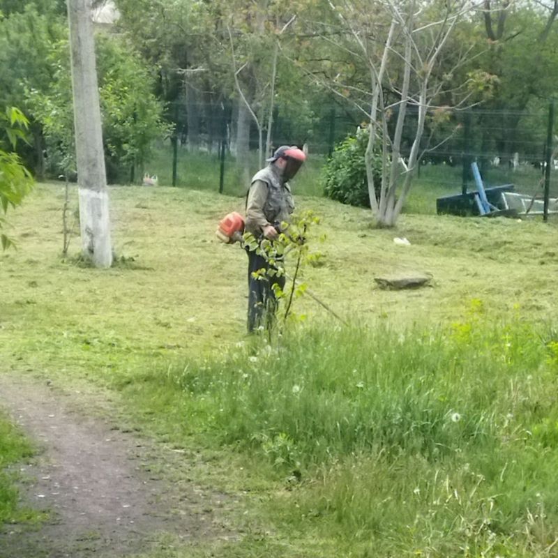 В Кировском продолжается комплекс мероприятий по благоустройству В Кировском продолжается комплекс мероприятий по благоустройству