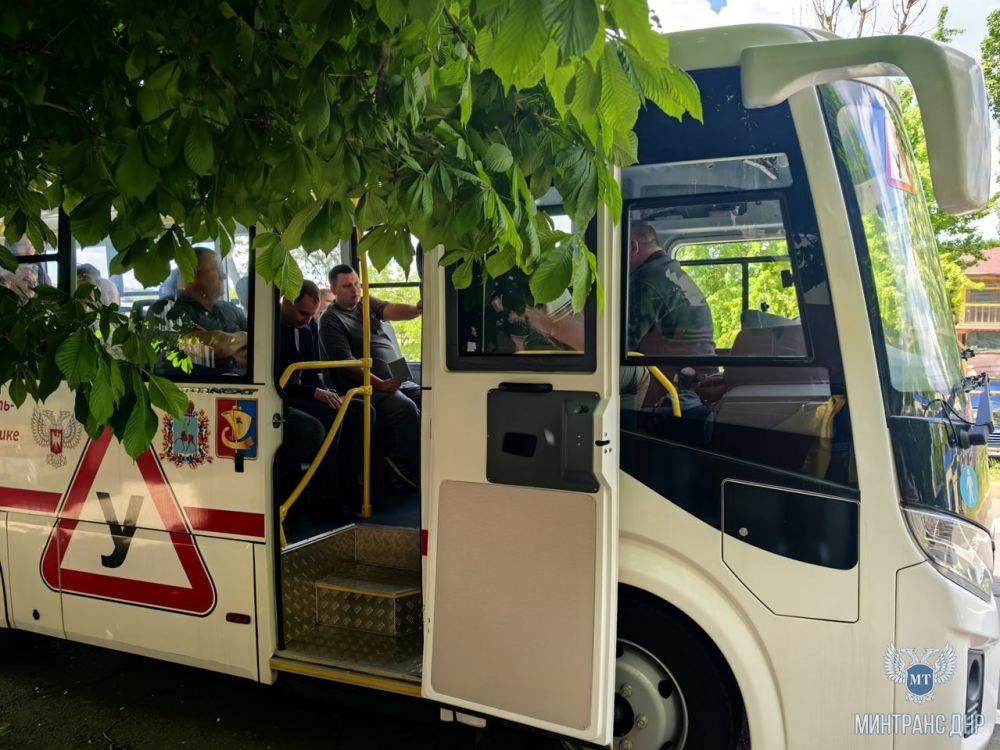 Желающих получить профессию водителя пассажирского автобуса становится больше – к обучению в РУТТЦ приступила новая группа водителей Желающих получить профессию водителя пассажирского автобуса становится больше – к обучению в РУТТЦ приступила новая группа водителей