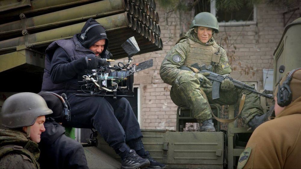 Фонд «Амадеус» совместно с Первым каналом приступил к созданию сериала «10 историй о любви и смерти» о событиях на Донбассе с 2014 года по сегодняшний день Фонд «Амадеус» совместно с Первым каналом приступил к созданию сериала «10 историй о любви и смерти» о событиях на Донбассе с 2014 года по сегодняшний день