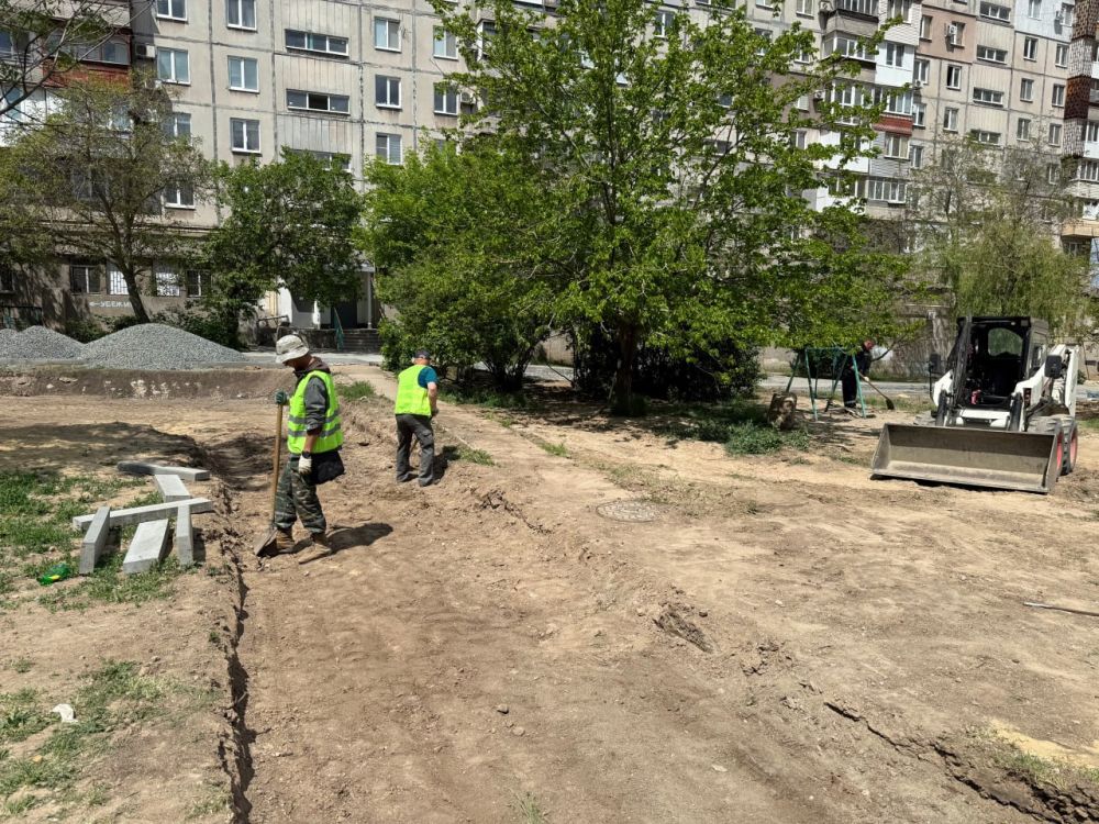 Дворы Мариуполя заметно преображаются благодаря Петербургу Дворы Мариуполя заметно преображаются благодаря Петербургу