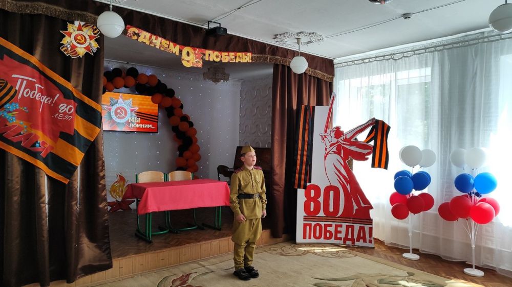 В Снежнянской школе-интернат № 42 состоялось открытие «Парты Героя» В Снежнянской школе-интернат № 42 состоялось открытие «Парты Героя»
