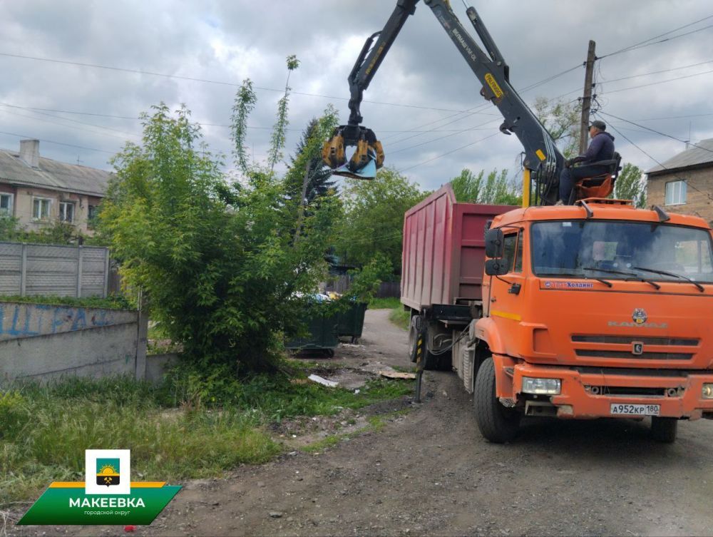Ликвидация стихийных свалок в Макеевке продолжается Ликвидация стихийных свалок в Макеевке продолжается