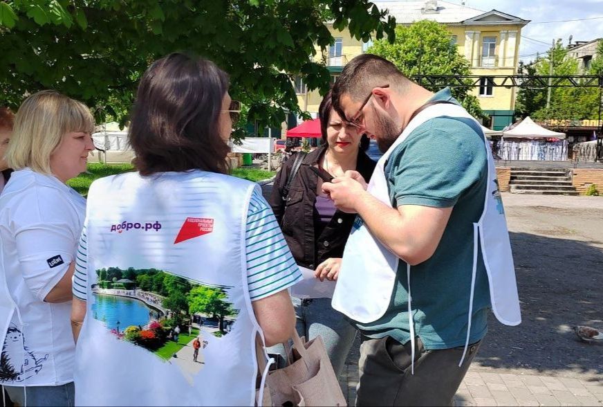 Сергей Желновач: На территории городского округа Дебальцево при помощи волонтеров федерального проекта «Формирование комфортной городской среды», проходит Всероссийское голосование по выбору общественных территорий... Сергей Желновач: На территории городского округа Дебальцево при помощи волонтеров федерального проекта «Формирование комфортной городской среды», проходит Всероссийское голосование по выбору общественных территорий...