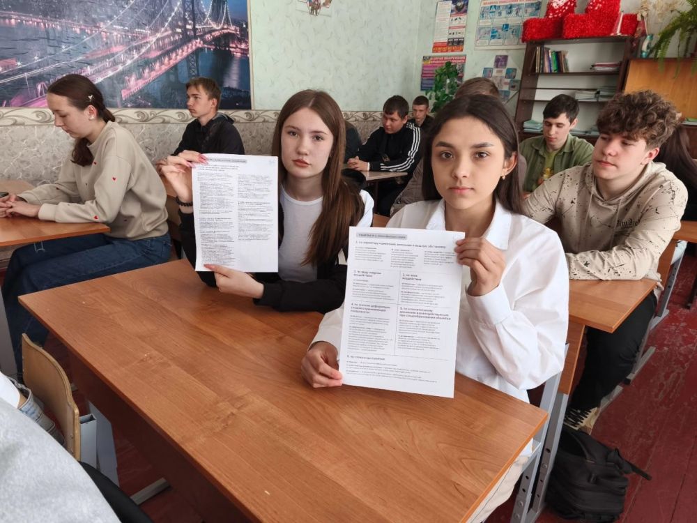 Школьники Снежного изучили востребованные профессии на занятиях «Билет в будущее» Школьники Снежного изучили востребованные профессии на занятиях «Билет в будущее»