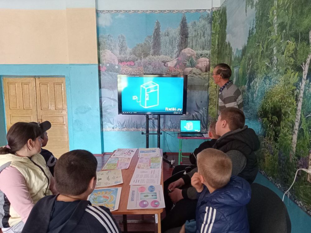 В рамках партийного проекта "Зелёная экономика" в МБУ "Анадольский СДК" прошёл информационный час "День без лишней энергии" В рамках партийного проекта "Зелёная экономика" в МБУ "Анадольский СДК" прошёл информационный час "День без лишней энергии"