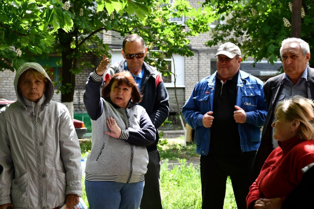 Сергей Желновач: Сегодня, 16 июня, заместитель главы администрации городского округа Дебальцево, исполнительный секретарь Дебальцевского местного отделения Всероссийской политической партии "Единая Россия" Оксана Козлова... Сергей Желновач: Сегодня, 16 июня, заместитель главы администрации городского округа Дебальцево, исполнительный секретарь Дебальцевского местного отделения Всероссийской политической партии "Единая Россия" Оксана Козлова...
