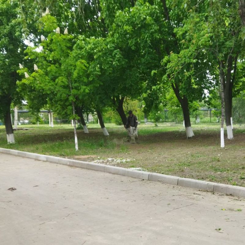 В Кировском продолжается комплекс мероприятий по благоустройству В Кировском продолжается комплекс мероприятий по благоустройству