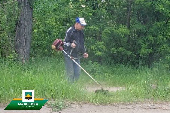 Сотрудниками МУП АГМ «Перспектива» выполнены работы: по сбору летучего мусора и очистке урн, по уборке тротуаров и дорог по ул. Московской, Чубаря, Свободы, Ермощенко, Победы, Бестужева, Шевченко, Кирова, Ленина... Сотрудниками МУП АГМ «Перспектива» выполнены работы: по сбору летучего мусора и очистке урн, по уборке тротуаров и дорог по ул. Московской, Чубаря, Свободы, Ермощенко, Победы, Бестужева, Шевченко, Кирова, Ленина...