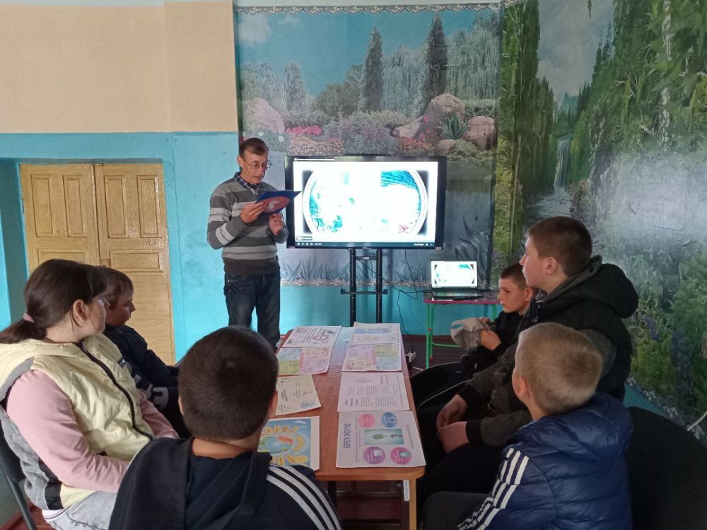 В рамках партийного проекта "Зелёная экономика" в МБУ "Анадольский СДК" прошёл информационный час "День без лишней энергии" В рамках партийного проекта "Зелёная экономика" в МБУ "Анадольский СДК" прошёл информационный час "День без лишней энергии"