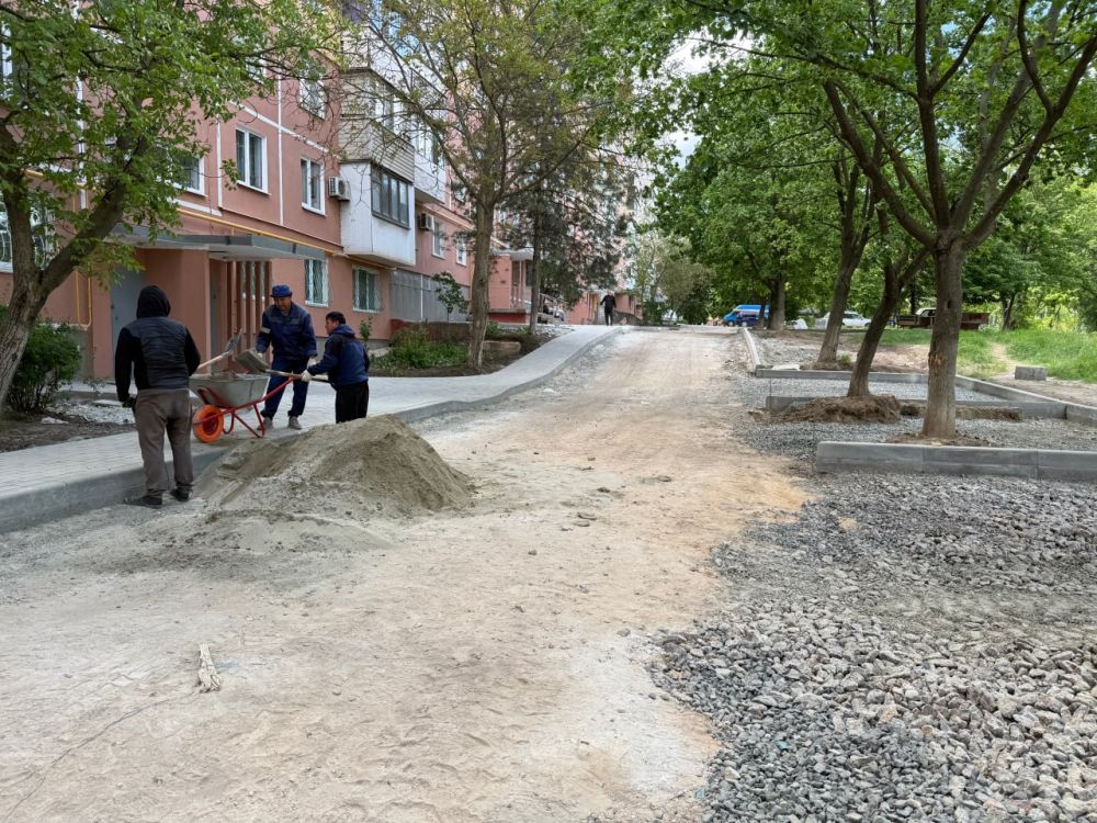 Дворы Мариуполя заметно преображаются благодаря Петербургу Дворы Мариуполя заметно преображаются благодаря Петербургу