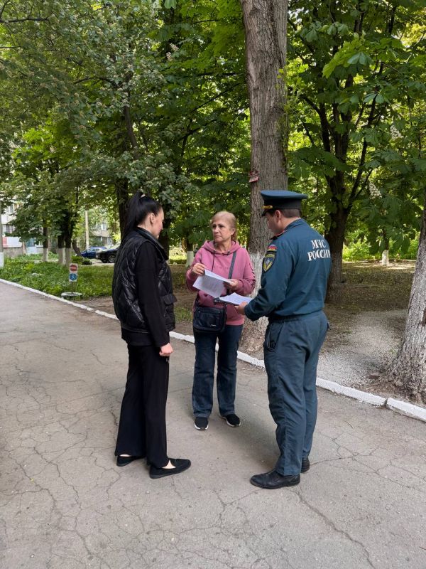 Иван Адамец: Специалист Управы Куйбышевского внутригородского района совместно с сотрудниками отделения надзорной деятельности и профилактической работы МЧС Куйбышевского района провели противопожарный рейд с жителями района... Иван Адамец: Специалист Управы Куйбышевского внутригородского района совместно с сотрудниками отделения надзорной деятельности и профилактической работы МЧС Куйбышевского района провели противопожарный рейд с жителями района...