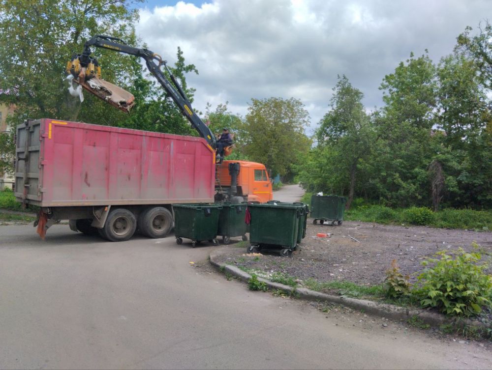 В Кировском внутригородском районе продолжаются работы по санитарному содержанию территории В Кировском внутригородском районе продолжаются работы по санитарному содержанию территории