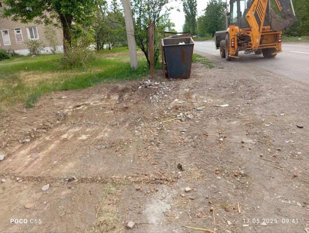В Ждановке продолжается ликвидация стихийных свалок В Ждановке продолжается ликвидация стихийных свалок