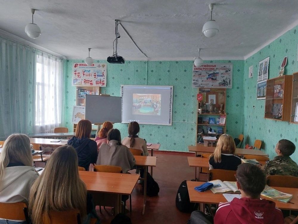 Настоящим мост дружбы и памяти, соединил воспитанников Центра юнармейской подготовки "Шахтерский Дом Юнармии" с событиями и героями Великой Отечественной войны Настоящим мост дружбы и памяти, соединил воспитанников Центра юнармейской подготовки "Шахтерский Дом Юнармии" с событиями и героями Великой Отечественной войны