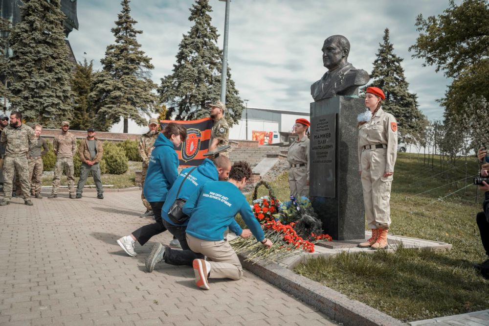 Молодёжь Республики помнит Героя ДНР Олега Мамиева Молодёжь Республики помнит Героя ДНР Олега Мамиева