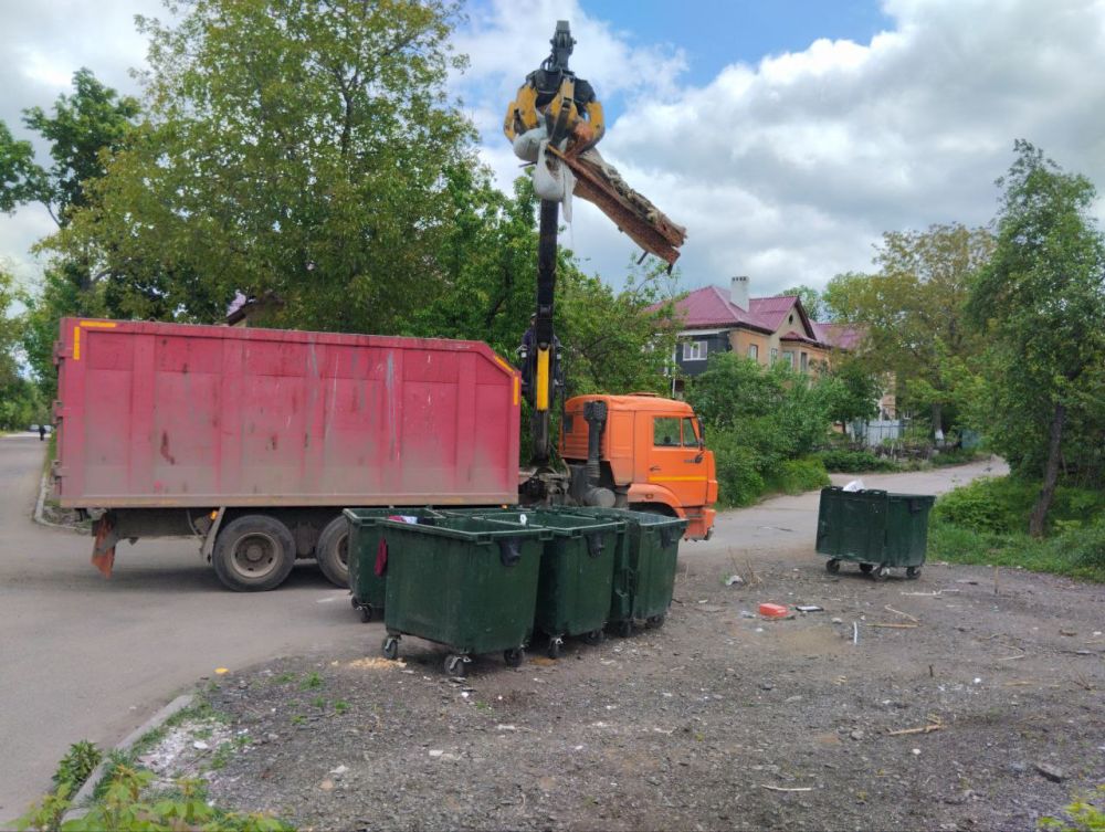 В Кировском внутригородском районе продолжаются работы по санитарному содержанию территории В Кировском внутригородском районе продолжаются работы по санитарному содержанию территории