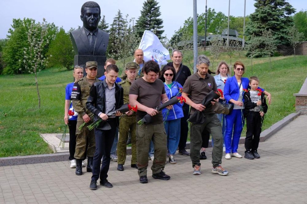 Сегодня вспоминаем Олега Мамиева, Героя ДНР, известного как «Мамай» Сегодня вспоминаем Олега Мамиева, Героя ДНР, известного как «Мамай»