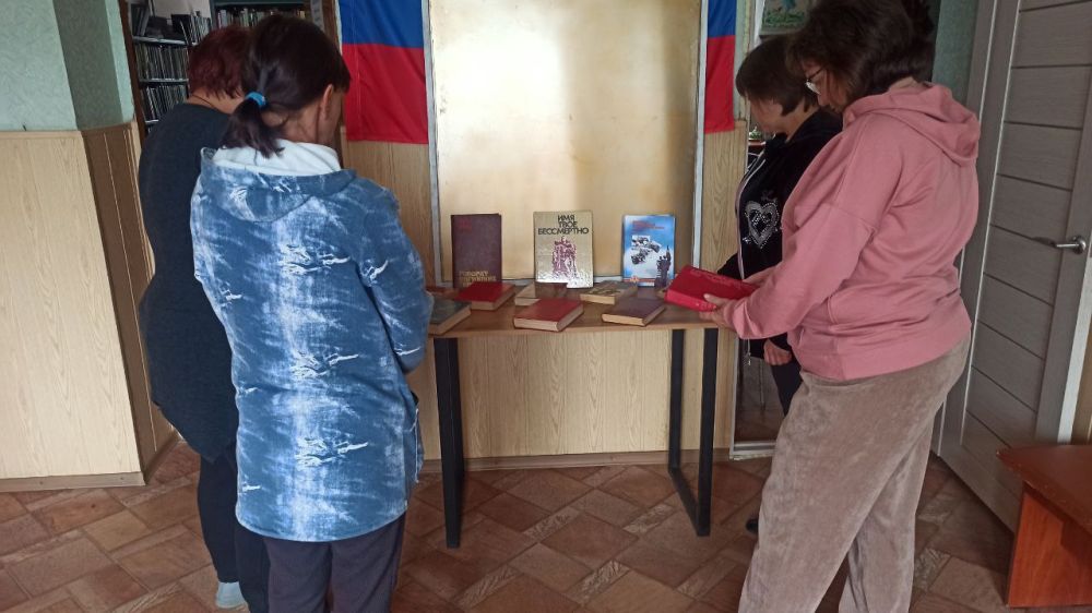 В рамках партийного проекта #ИсторическаяПамять, в Благодатненской библиотеке оформлена выставка книг "Святую память о победе, мы будем бережно хранить" В рамках партийного проекта #ИсторическаяПамять, в Благодатненской библиотеке оформлена выставка книг "Святую память о победе, мы будем бережно хранить"