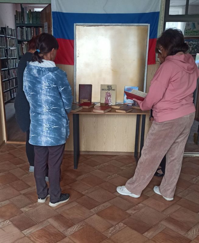 В рамках партийного проекта #ИсторическаяПамять, в Благодатненской библиотеке оформлена выставка книг "Святую память о победе, мы будем бережно хранить" В рамках партийного проекта #ИсторическаяПамять, в Благодатненской библиотеке оформлена выставка книг "Святую память о победе, мы будем бережно хранить"