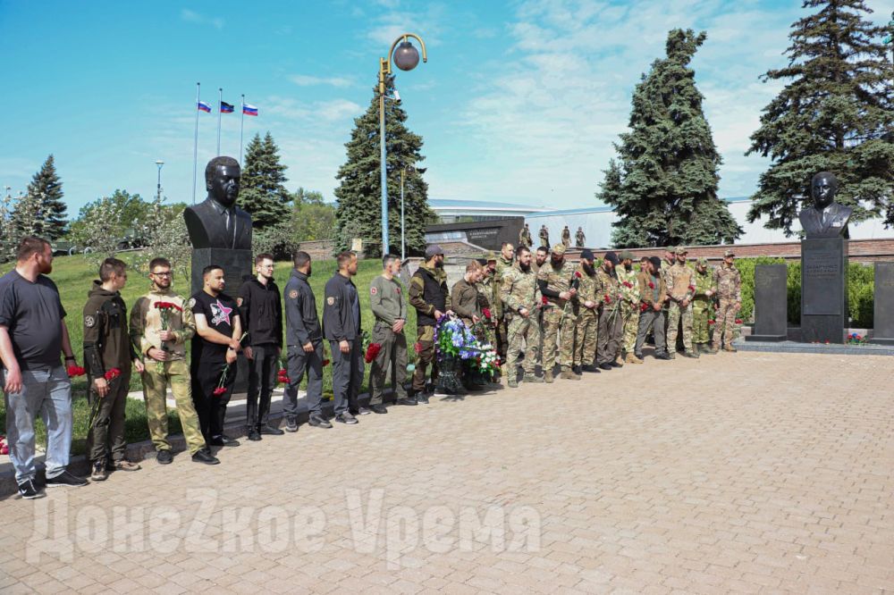 Не такой, каким казался на первый взгляд: в Донецке почтили память Героя ДНР Олега Мамиева Не такой, каким казался на первый взгляд: в Донецке почтили память Героя ДНР Олега Мамиева