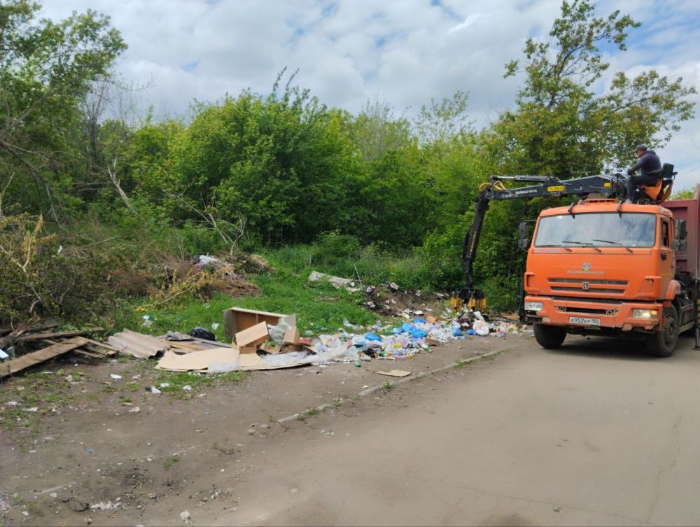 В Кировском внутригородском районе продолжаются работы по санитарному содержанию территории В Кировском внутригородском районе продолжаются работы по санитарному содержанию территории