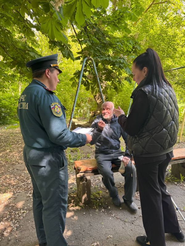 Иван Адамец: Специалист Управы Куйбышевского внутригородского района совместно с сотрудниками отделения надзорной деятельности и профилактической работы МЧС Куйбышевского района провели противопожарный рейд с жителями района... Иван Адамец: Специалист Управы Куйбышевского внутригородского района совместно с сотрудниками отделения надзорной деятельности и профилактической работы МЧС Куйбышевского района провели противопожарный рейд с жителями района...