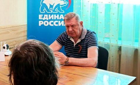 ПРИЁМ ГРАЖДАН. Не смотря на плотный праздничный календарь депутаты Донецкого городского совета Сергей Скиданов, Михаил Рыбаков, Виталий Воловик, Александр Иванченко, Эдуард Либерман, Альбина Афенченко, Василий Гребенюк... ПРИЁМ ГРАЖДАН. Не смотря на плотный праздничный календарь депутаты Донецкого городского совета Сергей Скиданов, Михаил Рыбаков, Виталий Воловик, Александр Иванченко, Эдуард Либерман, Альбина Афенченко, Василий Гребенюк...