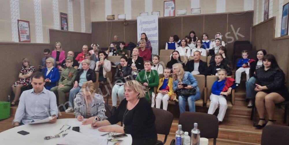 Алексей Кулемзин: 17 мая в Донецком городском молодёжном центре прошёл финал Открытого вокального конкурса «Победный май», приуроченного к 80-летию Победы в Великой Отечественной войне в рамках Года Защитника Отечества Алексей Кулемзин: 17 мая в Донецком городском молодёжном центре прошёл финал Открытого вокального конкурса «Победный май», приуроченного к 80-летию Победы в Великой Отечественной войне в рамках Года Защитника Отечества