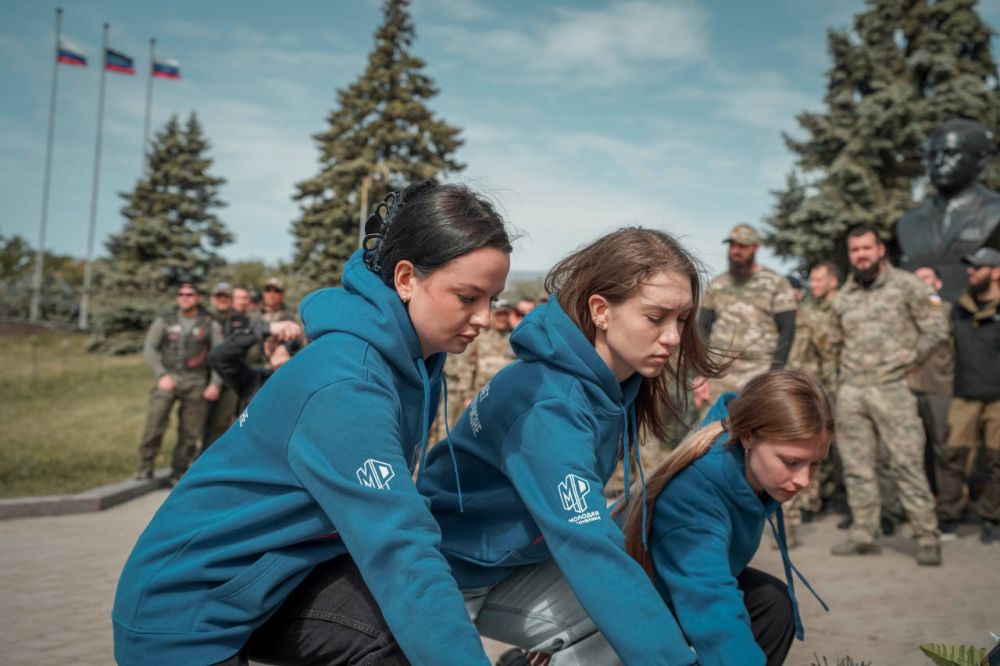 Молодёжь Республики помнит Героя ДНР Олега Мамиева Молодёжь Республики помнит Героя ДНР Олега Мамиева