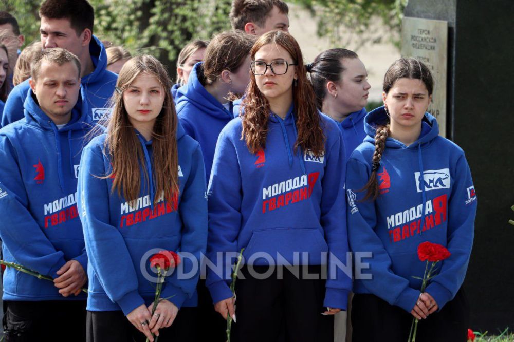 В Донецке почтили память легендарного командира Олега Мамиева В Донецке почтили память легендарного командира Олега Мамиева