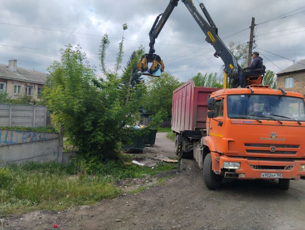 В Кировском внутригородском районе продолжаются работы по санитарному содержанию территории В Кировском внутригородском районе продолжаются работы по санитарному содержанию территории
