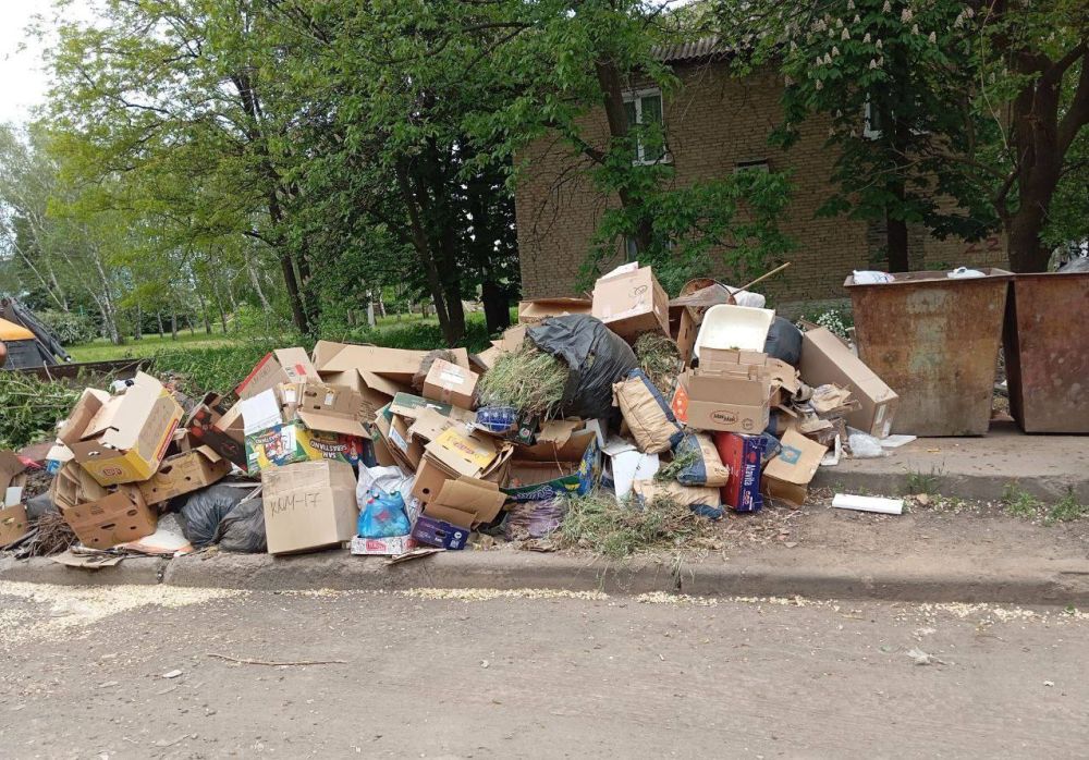 В Ждановке продолжается ликвидация стихийных свалок В Ждановке продолжается ликвидация стихийных свалок