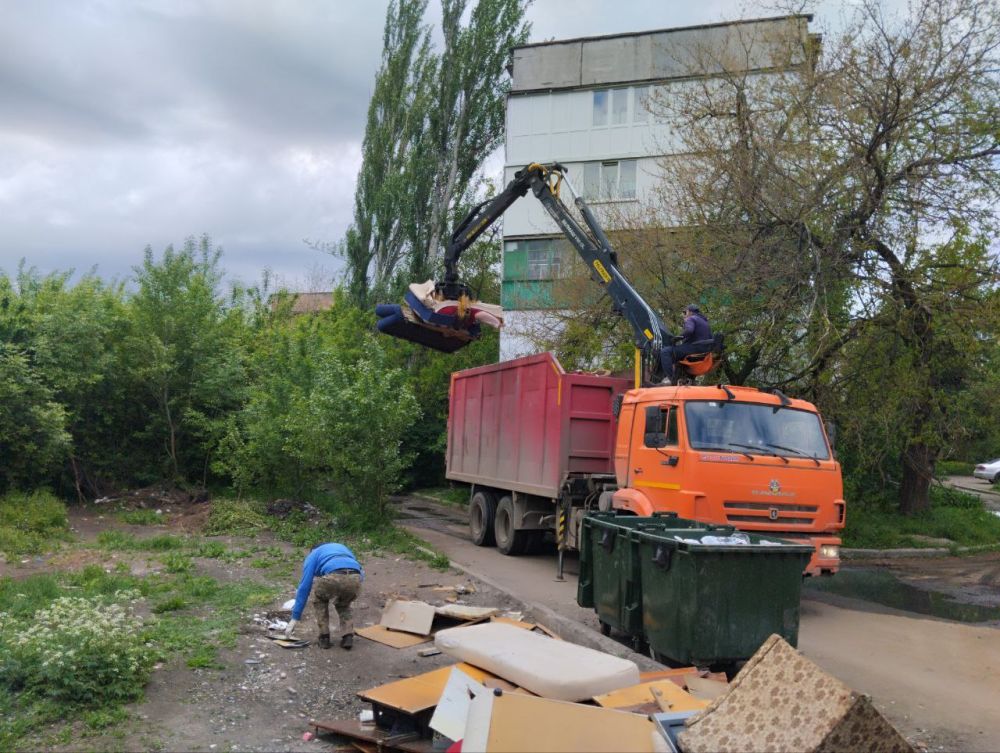 В Кировском внутригородском районе продолжаются работы по санитарному содержанию территории В Кировском внутригородском районе продолжаются работы по санитарному содержанию территории