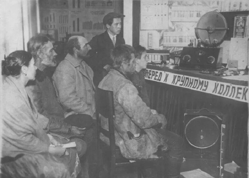 Алексей Кулемзин: 98 лет назад, 16 мая 1927 года, в городе Сталино на волне 386,6 метра заработала первая в городе радиостанция РВ-26 Алексей Кулемзин: 98 лет назад, 16 мая 1927 года, в городе Сталино на волне 386,6 метра заработала первая в городе радиостанция РВ-26