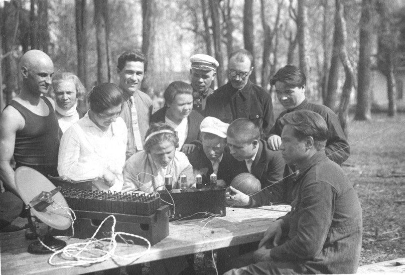 Алексей Кулемзин: 98 лет назад, 16 мая 1927 года, в городе Сталино на волне 386,6 метра заработала первая в городе радиостанция РВ-26 Алексей Кулемзин: 98 лет назад, 16 мая 1927 года, в городе Сталино на волне 386,6 метра заработала первая в городе радиостанция РВ-26