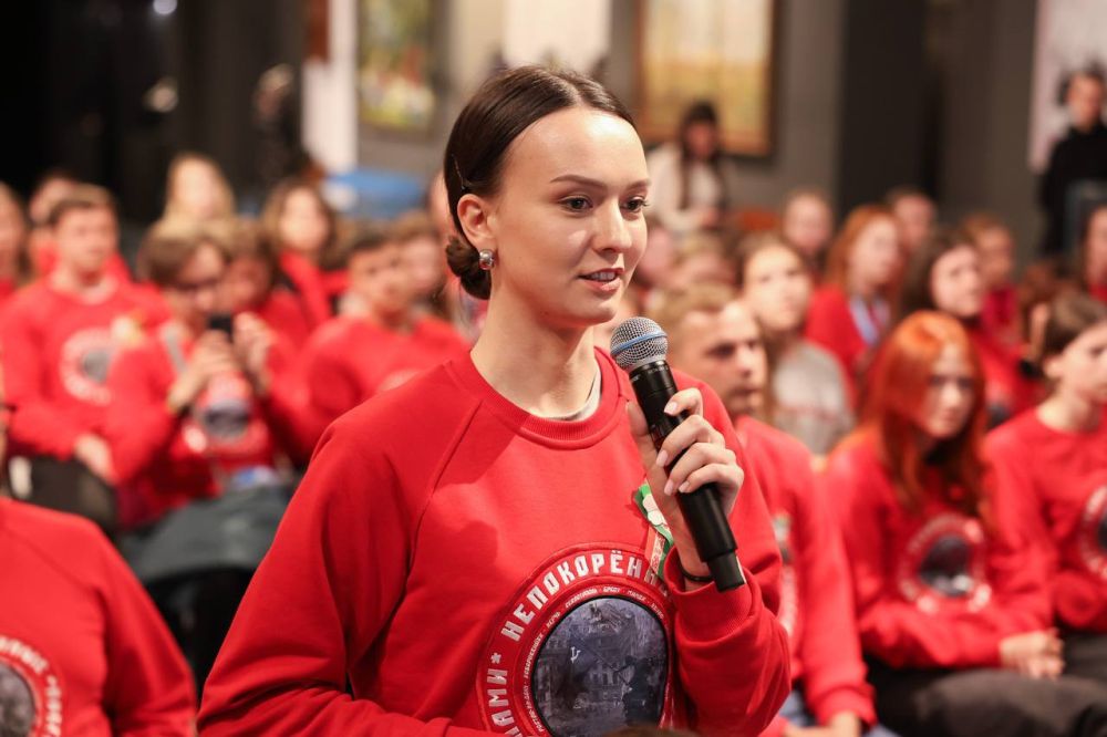 Александр Волошин: #НЕПОКОРЁННЫЕ2025. Москва — снова точка объединения В 1941 году у ворот Москвы стоял враг и был уверен, что сломит нас Александр Волошин: #НЕПОКОРЁННЫЕ2025. Москва — снова точка объединения В 1941 году у ворот Москвы стоял враг и был уверен, что сломит нас