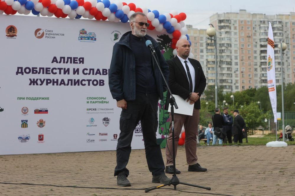 17 мая в московском Мемориальном храмовом комплексе святых мучеников Анатолия и Протолеона состоялось торжественное открытие Галереи памяти советских и российских журналистов, погибших при исполнении своего профессионального... 17 мая в московском Мемориальном храмовом комплексе святых мучеников Анатолия и Протолеона состоялось торжественное открытие Галереи памяти советских и российских журналистов, погибших при исполнении своего профессионального...