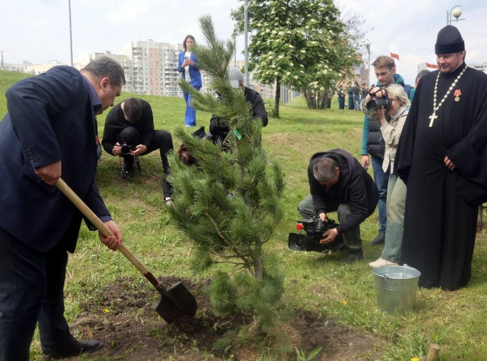 17 мая в московском Мемориальном храмовом комплексе святых мучеников Анатолия и Протолеона состоялось торжественное открытие Галереи памяти советских и российских журналистов, погибших при исполнении своего профессионального... 17 мая в московском Мемориальном храмовом комплексе святых мучеников Анатолия и Протолеона состоялось торжественное открытие Галереи памяти советских и российских журналистов, погибших при исполнении своего профессионального...