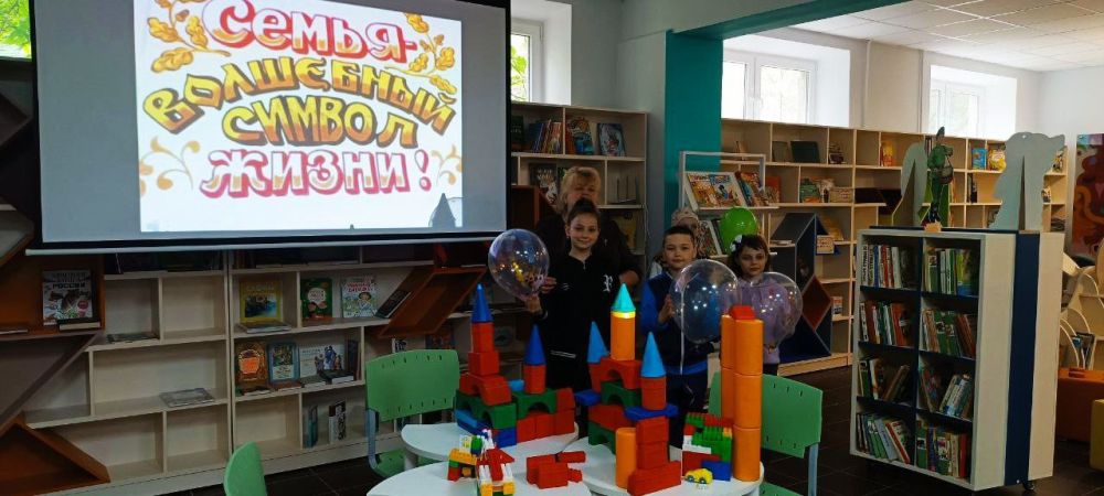 Праздник семьи. В библиотеке-филиале № 2 семейного чтения прошла семейная встреча «Нам весело в кругу семьи», посвященная Международному дню семьи Праздник семьи. В библиотеке-филиале № 2 семейного чтения прошла семейная встреча «Нам весело в кругу семьи», посвященная Международному дню семьи