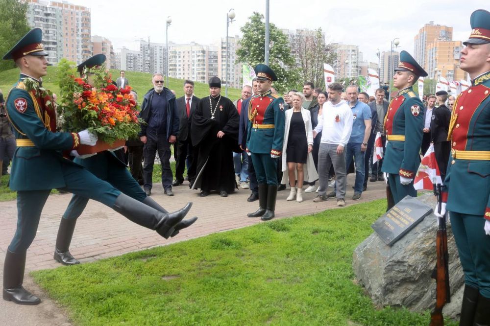 17 мая в московском Мемориальном храмовом комплексе святых мучеников Анатолия и Протолеона состоялось торжественное открытие Галереи памяти советских и российских журналистов, погибших при исполнении своего профессионального... 17 мая в московском Мемориальном храмовом комплексе святых мучеников Анатолия и Протолеона состоялось торжественное открытие Галереи памяти советских и российских журналистов, погибших при исполнении своего профессионального...