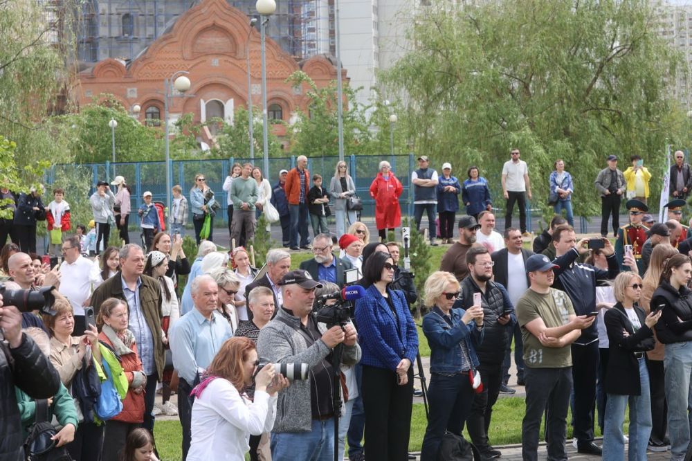 17 мая в московском Мемориальном храмовом комплексе святых мучеников Анатолия и Протолеона состоялось торжественное открытие Галереи памяти советских и российских журналистов, погибших при исполнении своего профессионального... 17 мая в московском Мемориальном храмовом комплексе святых мучеников Анатолия и Протолеона состоялось торжественное открытие Галереи памяти советских и российских журналистов, погибших при исполнении своего профессионального...