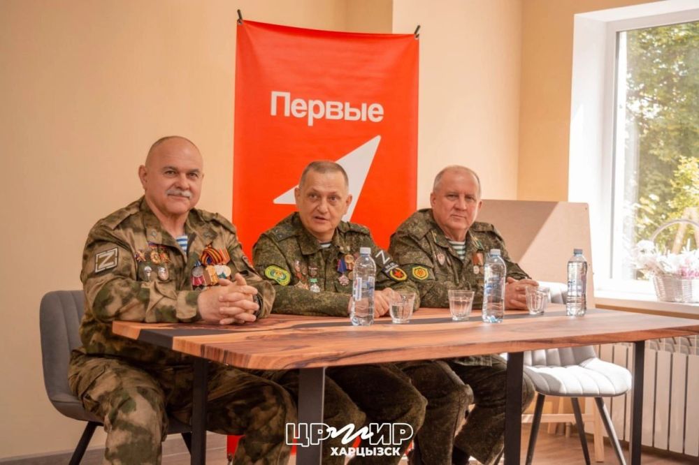 16 мая актив юнармейцев с руководителем городского «Патриот-Центра» Андреем Викторовичем Субботиным, совместно с Движением Первых принял участие в проведении встречи, на которой подрастающее поколение имело возможность... 16 мая актив юнармейцев с руководителем городского «Патриот-Центра» Андреем Викторовичем Субботиным, совместно с Движением Первых принял участие в проведении встречи, на которой подрастающее поколение имело возможность...