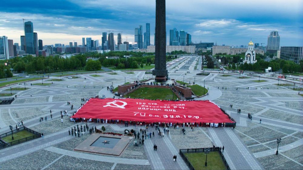 Александр Волошин: #НЕПОКОРЁННЫЕ2025. Москва — снова точка объединения В 1941 году у ворот Москвы стоял враг и был уверен, что сломит нас Александр Волошин: #НЕПОКОРЁННЫЕ2025. Москва — снова точка объединения В 1941 году у ворот Москвы стоял враг и был уверен, что сломит нас