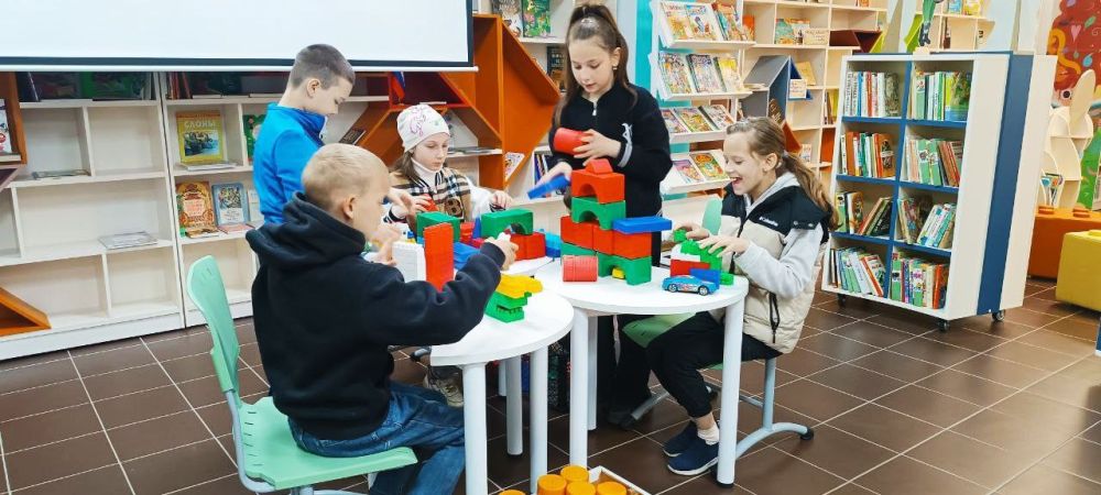 Праздник семьи. В библиотеке-филиале № 2 семейного чтения прошла семейная встреча «Нам весело в кругу семьи», посвященная Международному дню семьи Праздник семьи. В библиотеке-филиале № 2 семейного чтения прошла семейная встреча «Нам весело в кругу семьи», посвященная Международному дню семьи