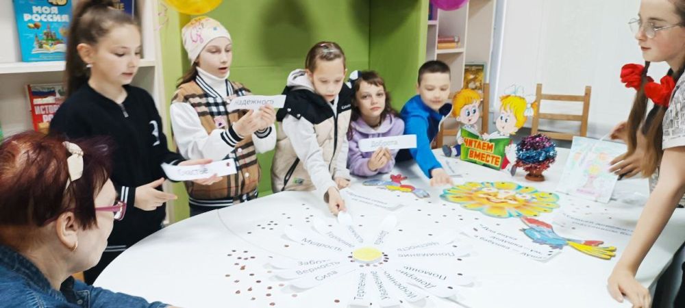 Праздник семьи. В библиотеке-филиале № 2 семейного чтения прошла семейная встреча «Нам весело в кругу семьи», посвященная Международному дню семьи Праздник семьи. В библиотеке-филиале № 2 семейного чтения прошла семейная встреча «Нам весело в кругу семьи», посвященная Международному дню семьи